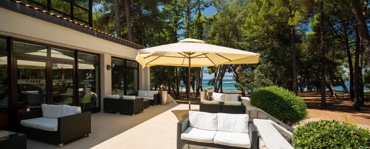 Hotel Flores Πόρετς Εξωτερικό φωτογραφία