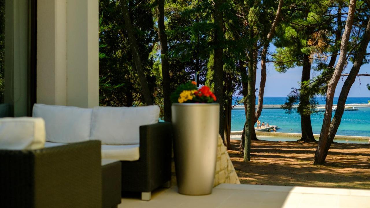 Hotel Flores Πόρετς Εξωτερικό φωτογραφία