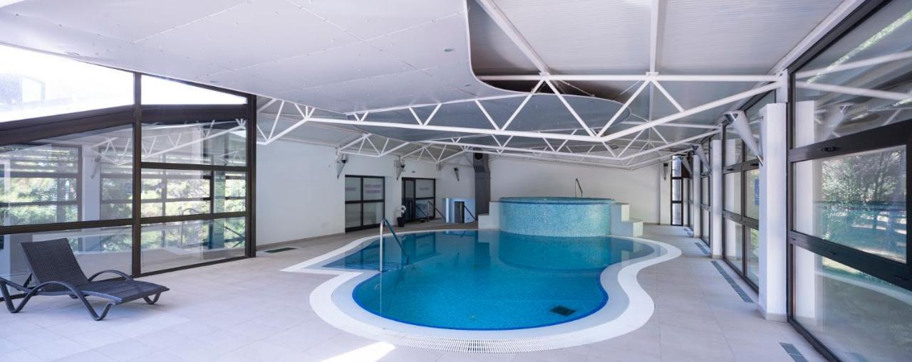 Hotel Flores Πόρετς Εξωτερικό φωτογραφία