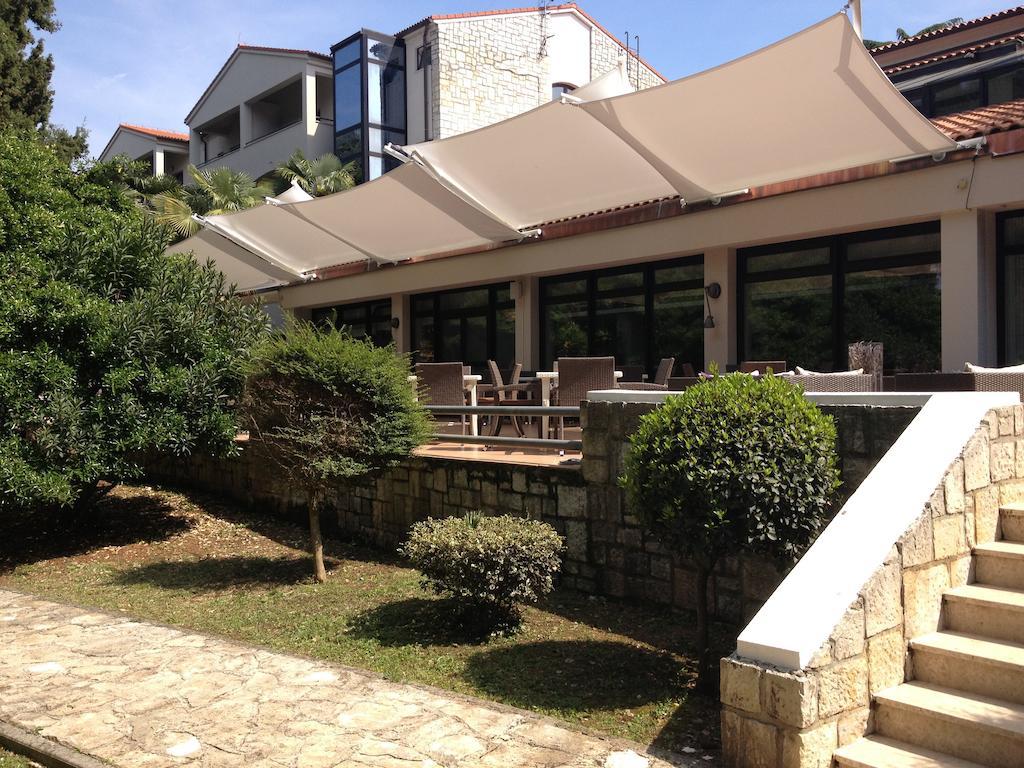 Hotel Flores Πόρετς Εξωτερικό φωτογραφία