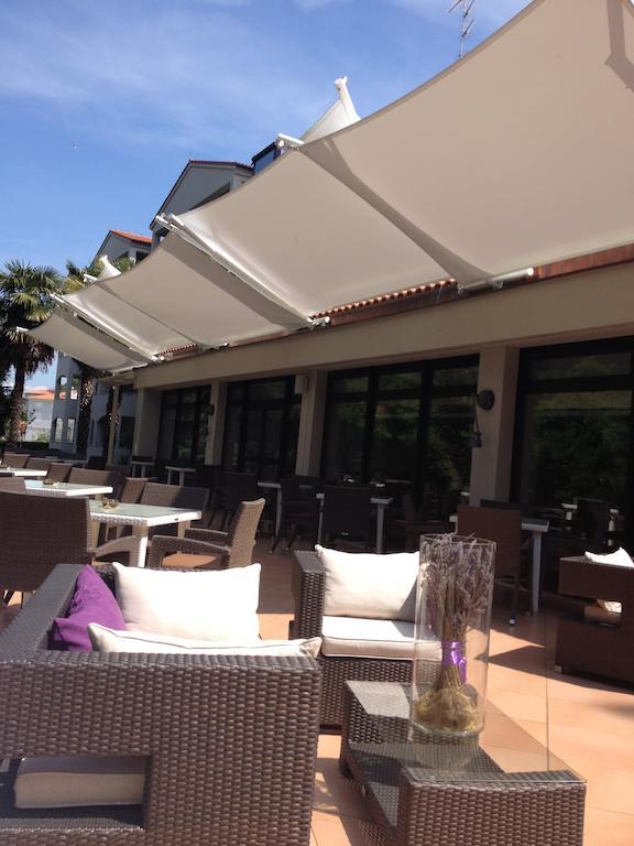 Hotel Flores Πόρετς Εξωτερικό φωτογραφία