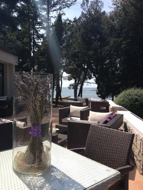 Hotel Flores Πόρετς Εξωτερικό φωτογραφία