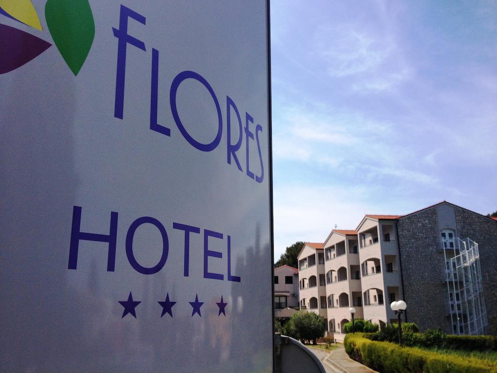 Hotel Flores Πόρετς Εξωτερικό φωτογραφία