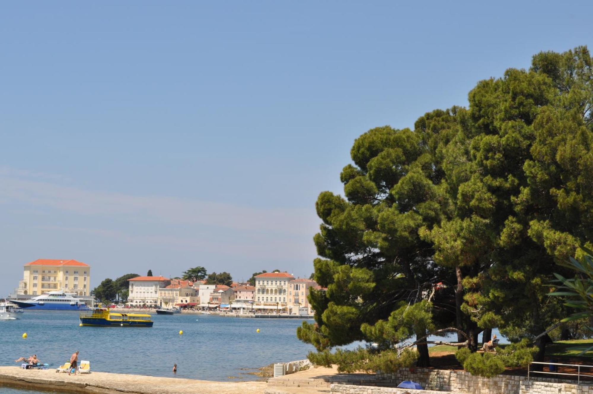 Hotel Flores Πόρετς Εξωτερικό φωτογραφία