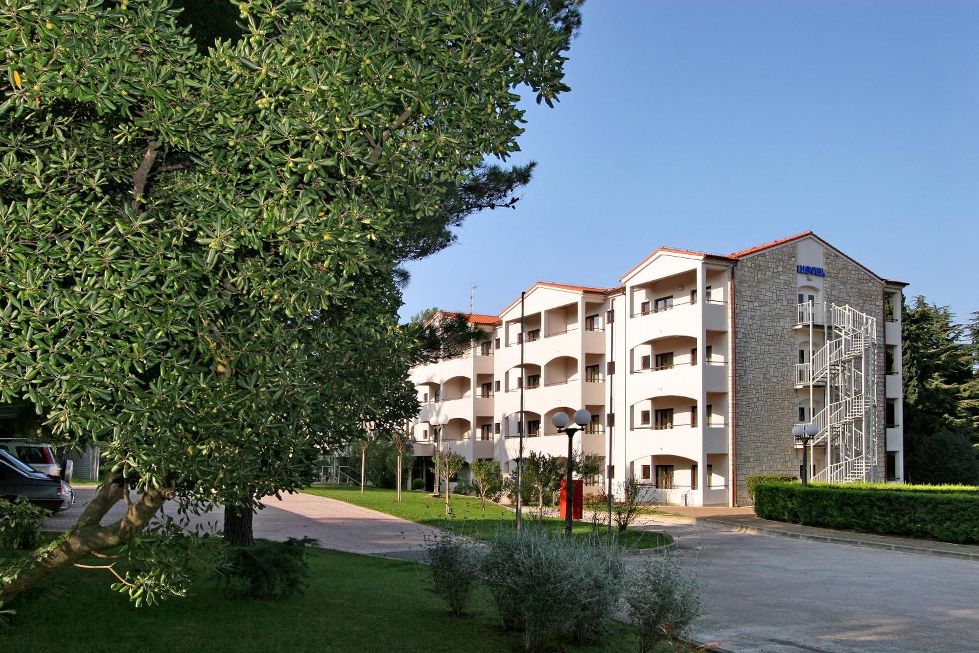 Hotel Flores Πόρετς Εξωτερικό φωτογραφία