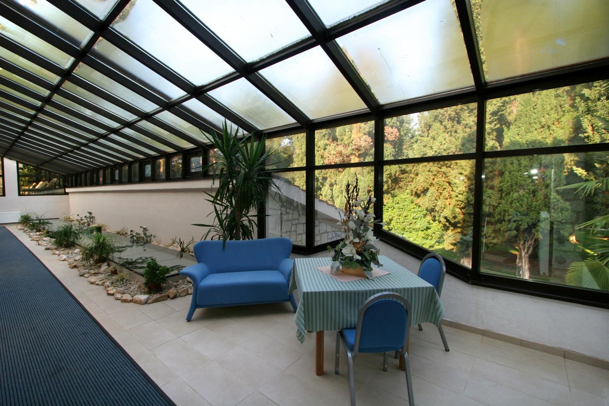 Hotel Flores Πόρετς Εξωτερικό φωτογραφία