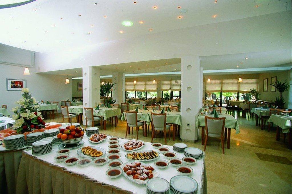 Hotel Flores Πόρετς Εξωτερικό φωτογραφία