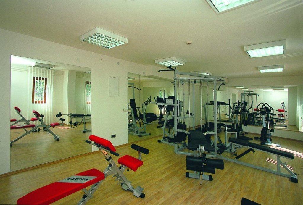 Hotel Flores Πόρετς Εξωτερικό φωτογραφία