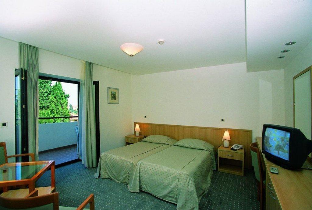 Hotel Flores Πόρετς Εξωτερικό φωτογραφία