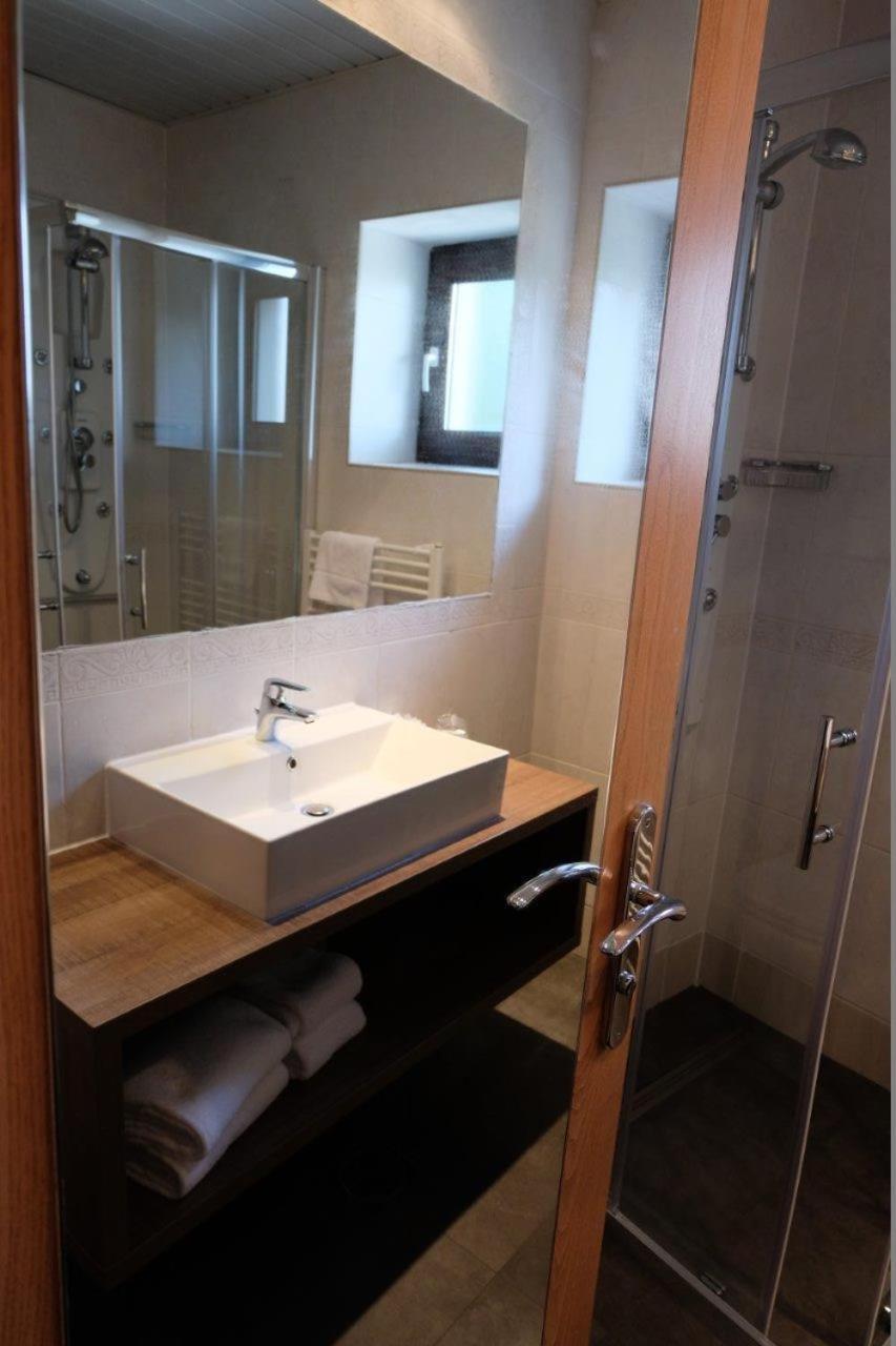 Hotel Flores Πόρετς Εξωτερικό φωτογραφία